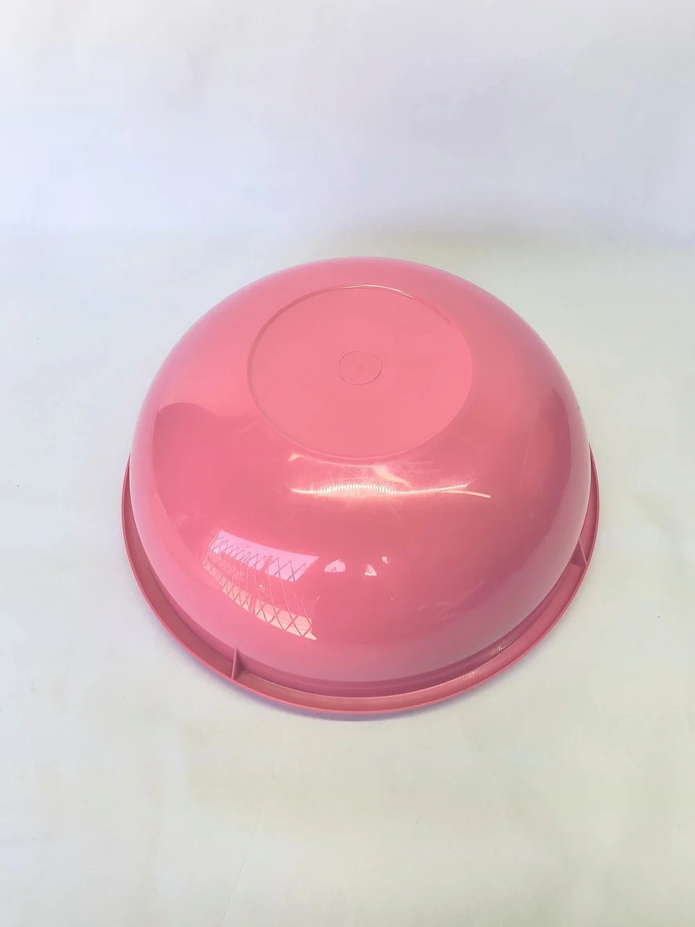 TUPPERWARE Pink Fix-N-Mix Bowl with Cream Lid